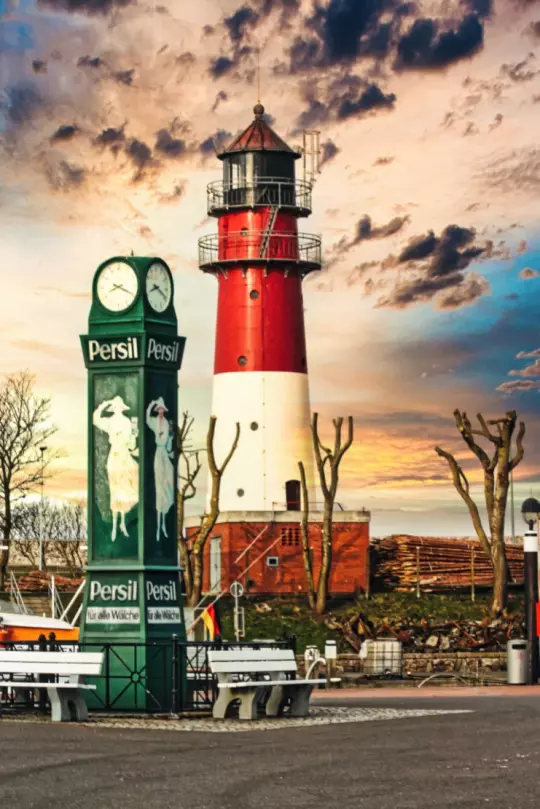 Leuchturm Büsum und Turmuhr