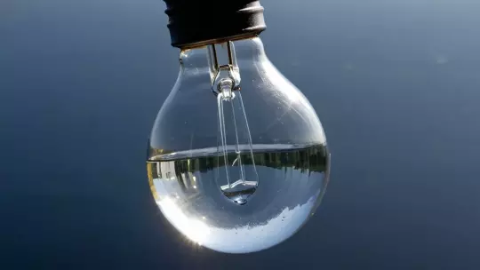 Glühbirne mit Wasser